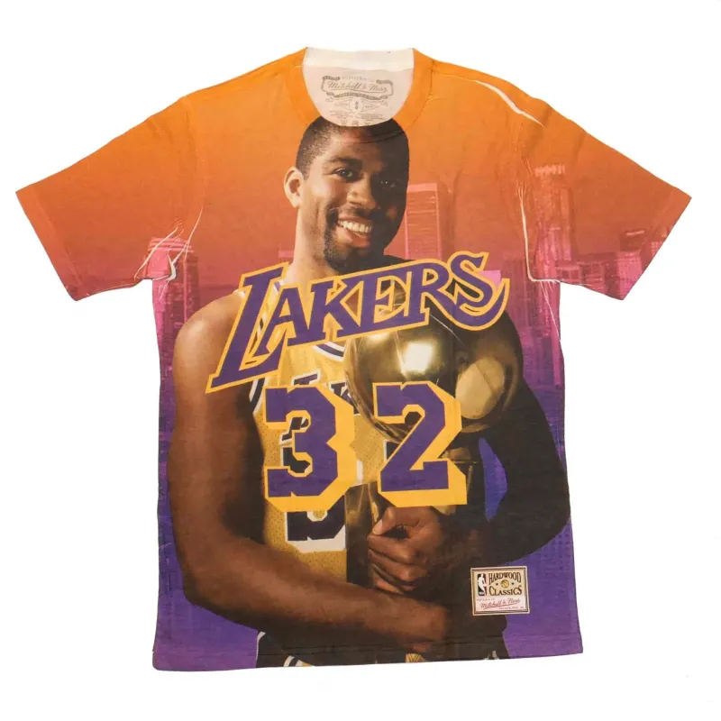 CAMISETA MITCHELL AND NESS LAKERS - MAGIC JOHNSON CITY PRIDE