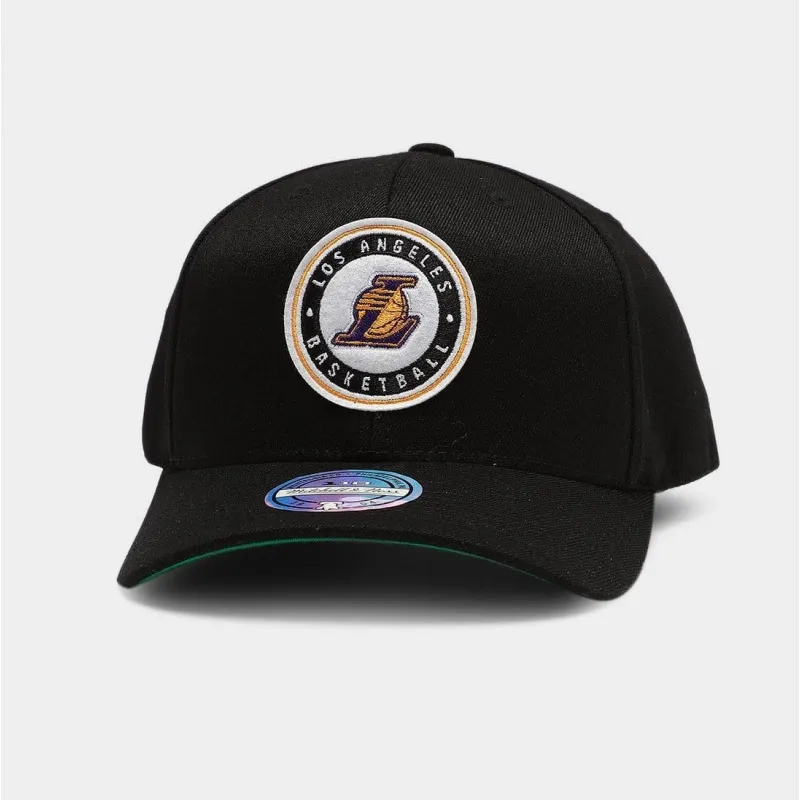 GORRA MITCHELL AND NESS LAKERS VARSITY PATCH