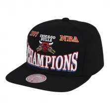 GORRA CHICAGO BULLS 97 CHAMPIONS HWC - MITCHELL AND NESS - NEGRA