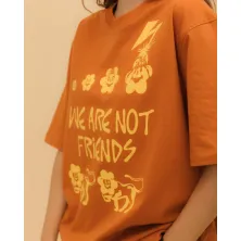 Camiseta We Are Not Friends Daisy Brain Tee